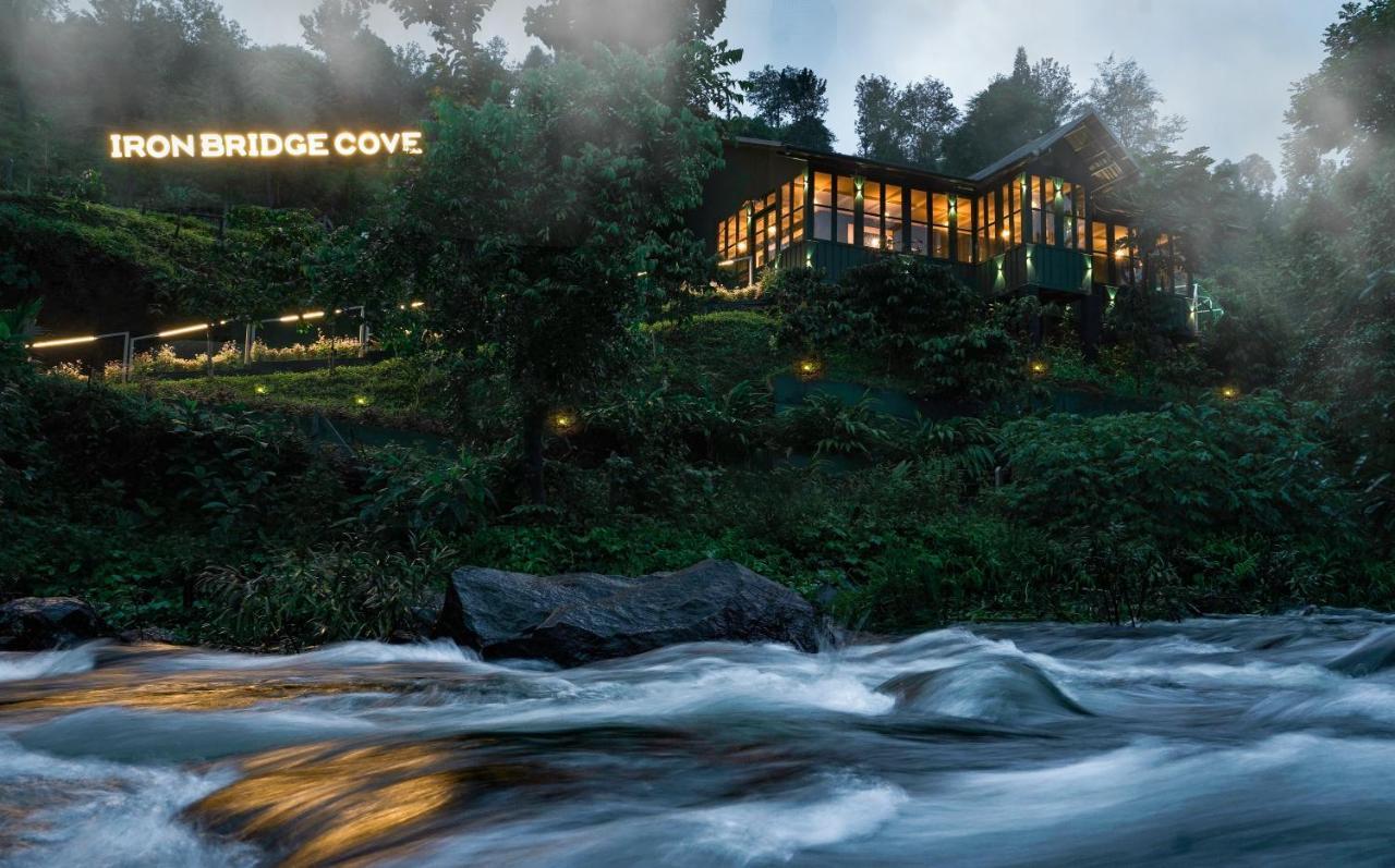 Iron Bridge Cove Villa Meppadi Luaran gambar