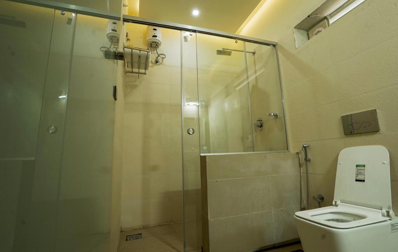 Iron Bridge Cove Villa Meppadi Luaran gambar